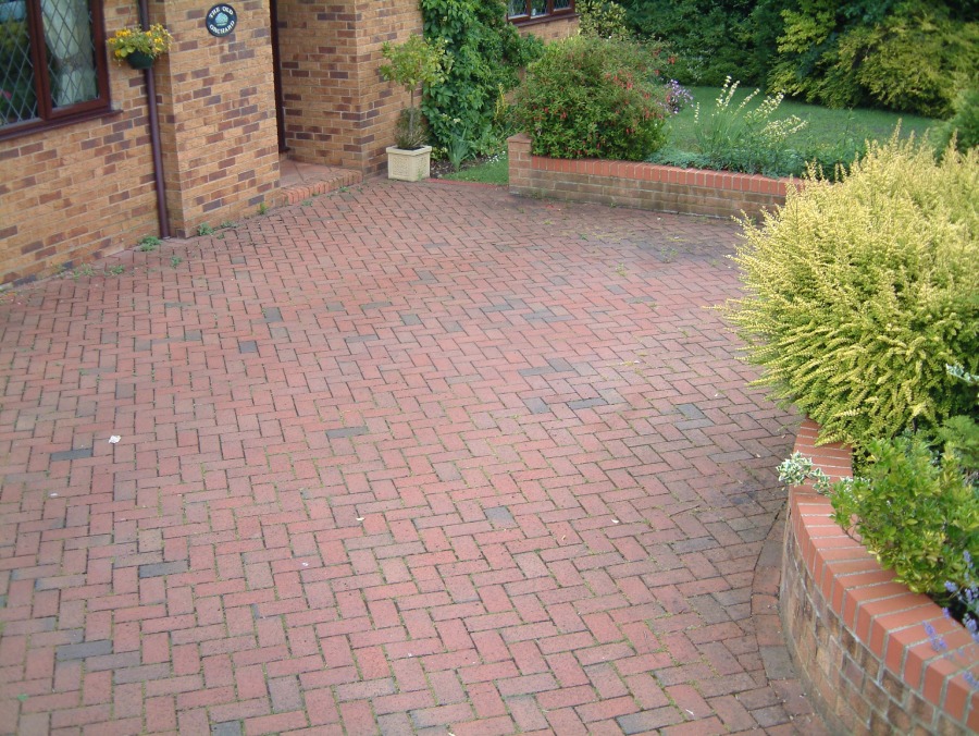  Professional Driveway Cleaning in Staffordshire, Derbyshire and Leicestershire 